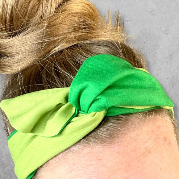 Green Two Tone Wire Twist Headband, St Patrick's Headband, Boho Knot Headhand - Picture 1 of 3
